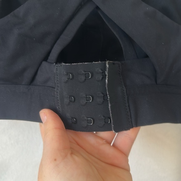 Lululemon Stash It All Bra Black size 6 C/D - Picture 6 of 9